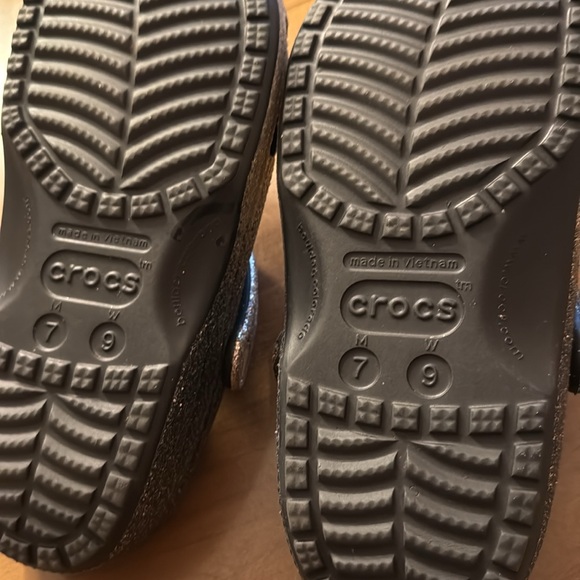 Crocs NWOT, size women 9. Gold/black sparkle ombré shoes. - Picture 4 of 8